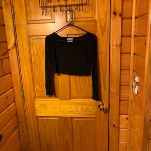 black long sleeve crop top